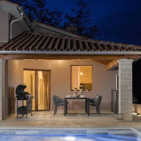 Luxurious In בית נופש