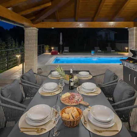 בית נופש Luxurious In לאבין